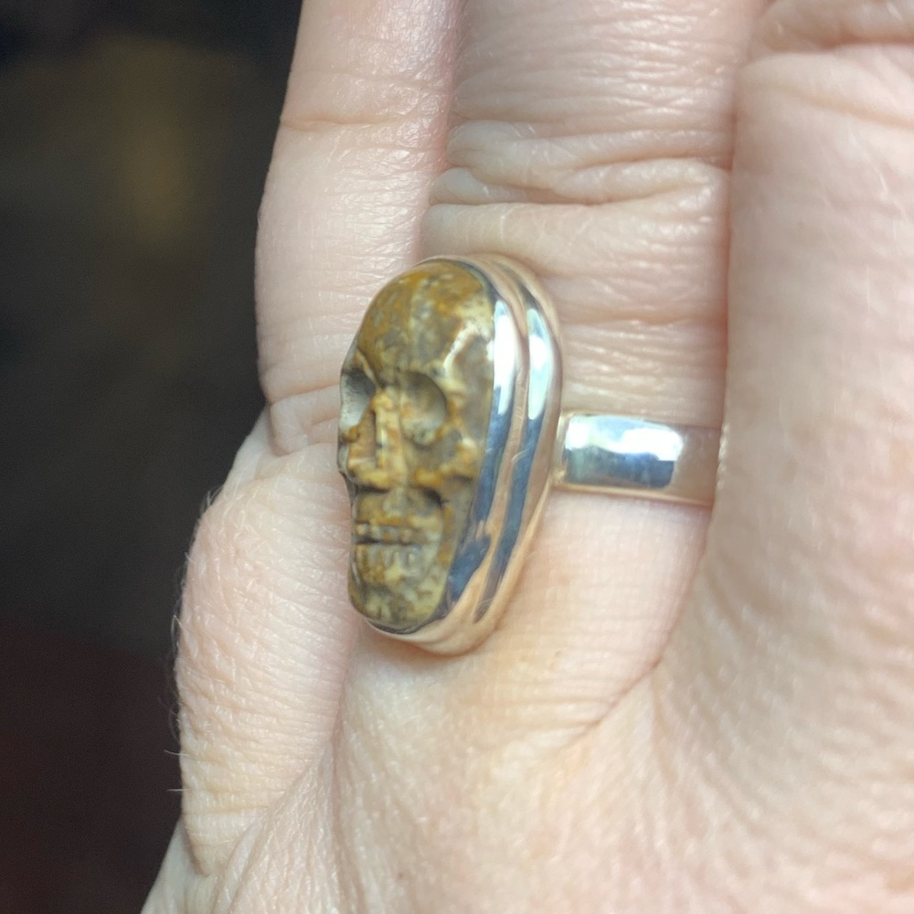 Solid Sterling Carved Jasper Skull Ring - image 3